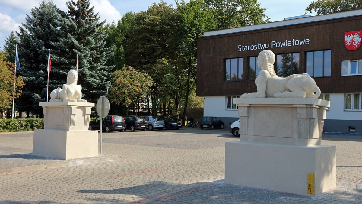 Konserwacja zabytków Toruń - Renova - sfinksy w Siematyczach